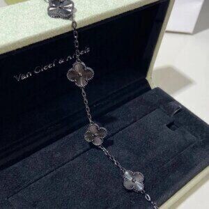 Authentic Van Cleef & Arpels Black Warrior Laser Five-Flower Bracelet